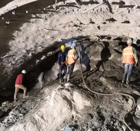 苏仙拱顶带模注浆料的施工流程及注意事项